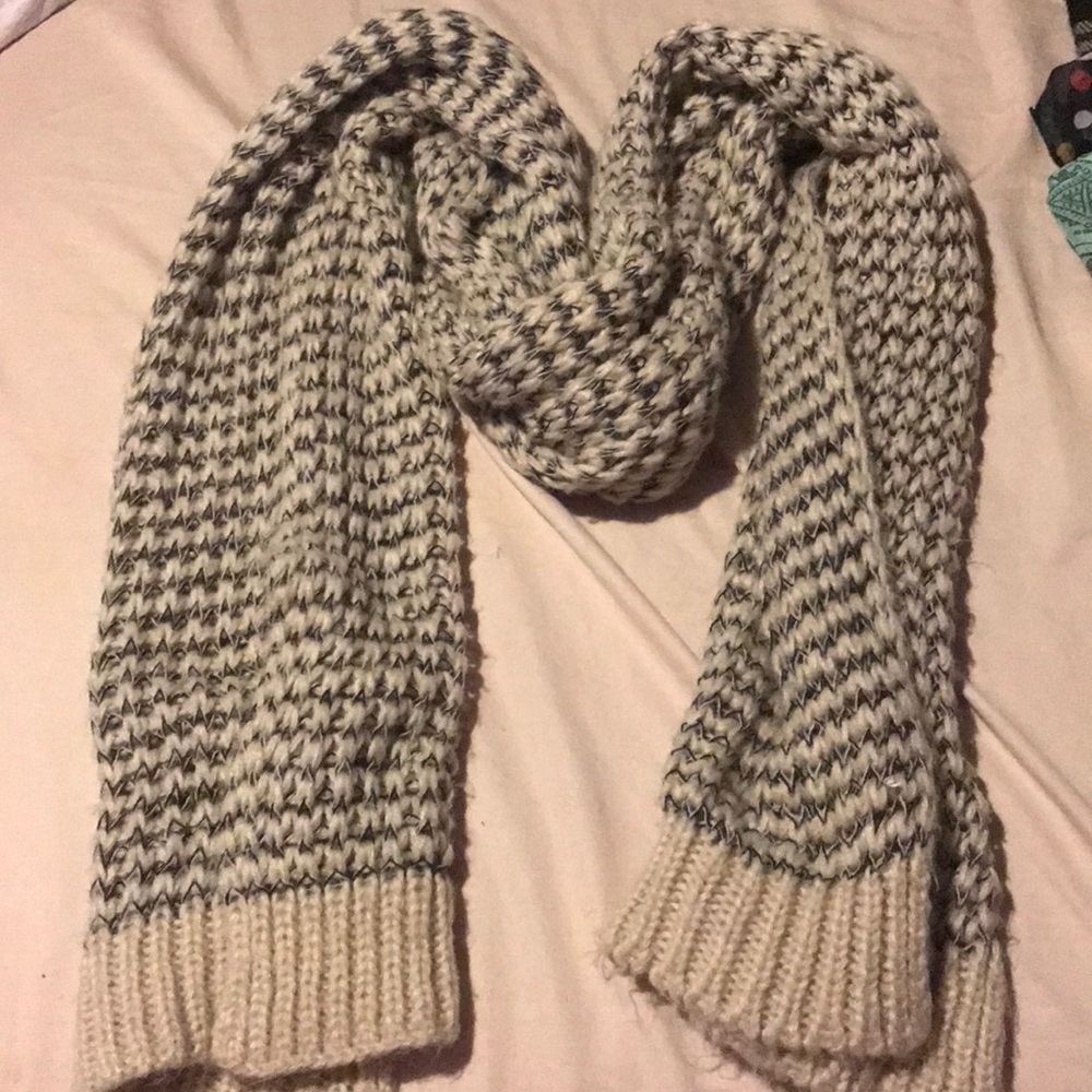 Forever 21 knitted blanket scarf in black and grey